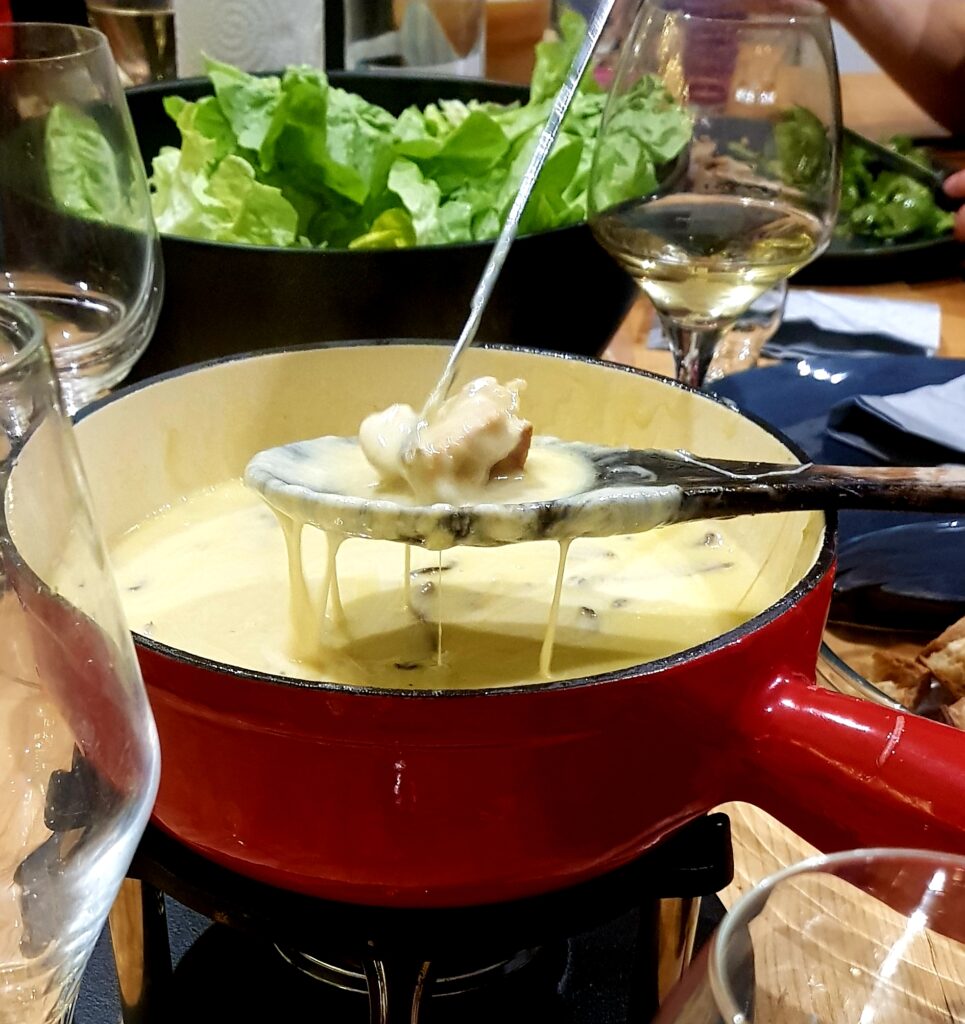 Les vins de Savoie accompagnent la fondue savoyarde