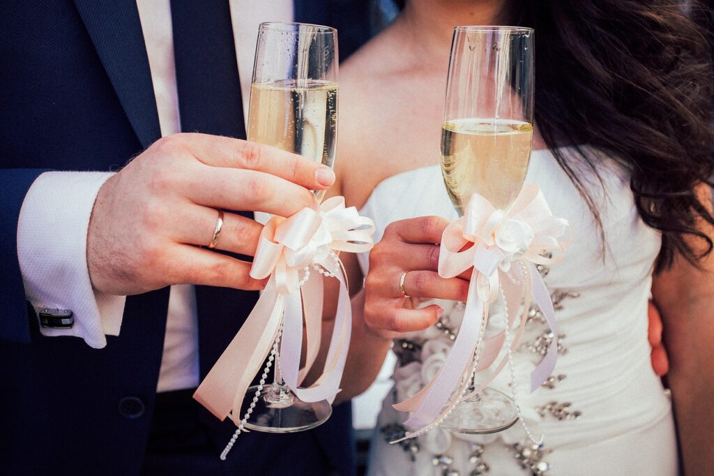 Champagne pour les mariés !