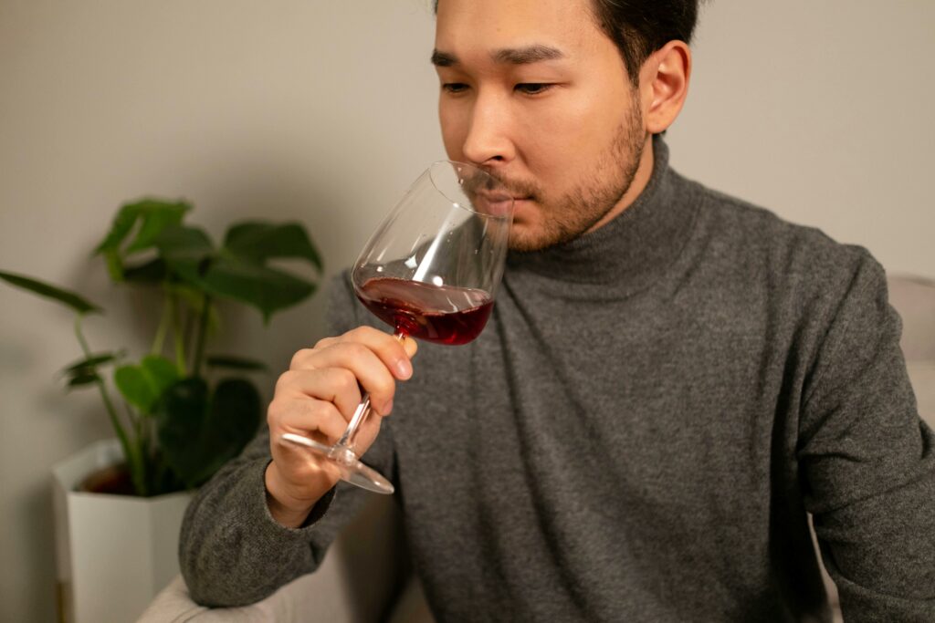 Goûter le vin au restaurant pour déceler un défaut