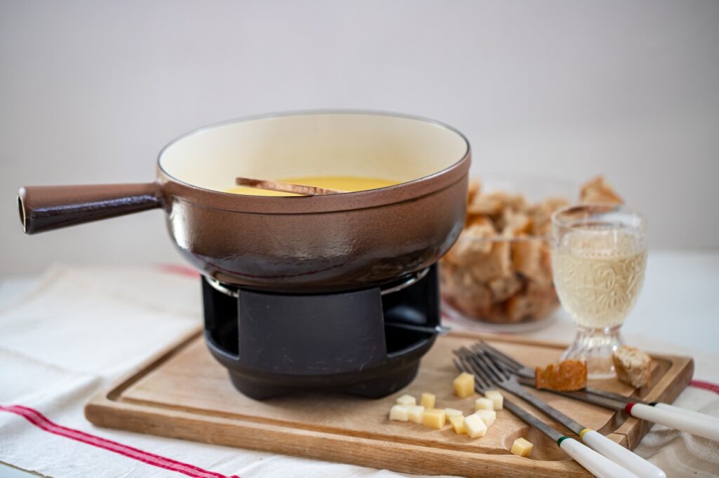 verre de blanc avec la fondue