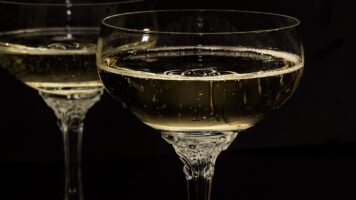 myriams-fotos-champagne-glasses-1940262_1280